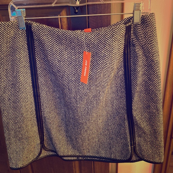 Grey/black “wool” skirt faux leather insert NEW - Picture 1 of 3